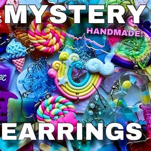 One pair mystery earrings!! 💗 🌸